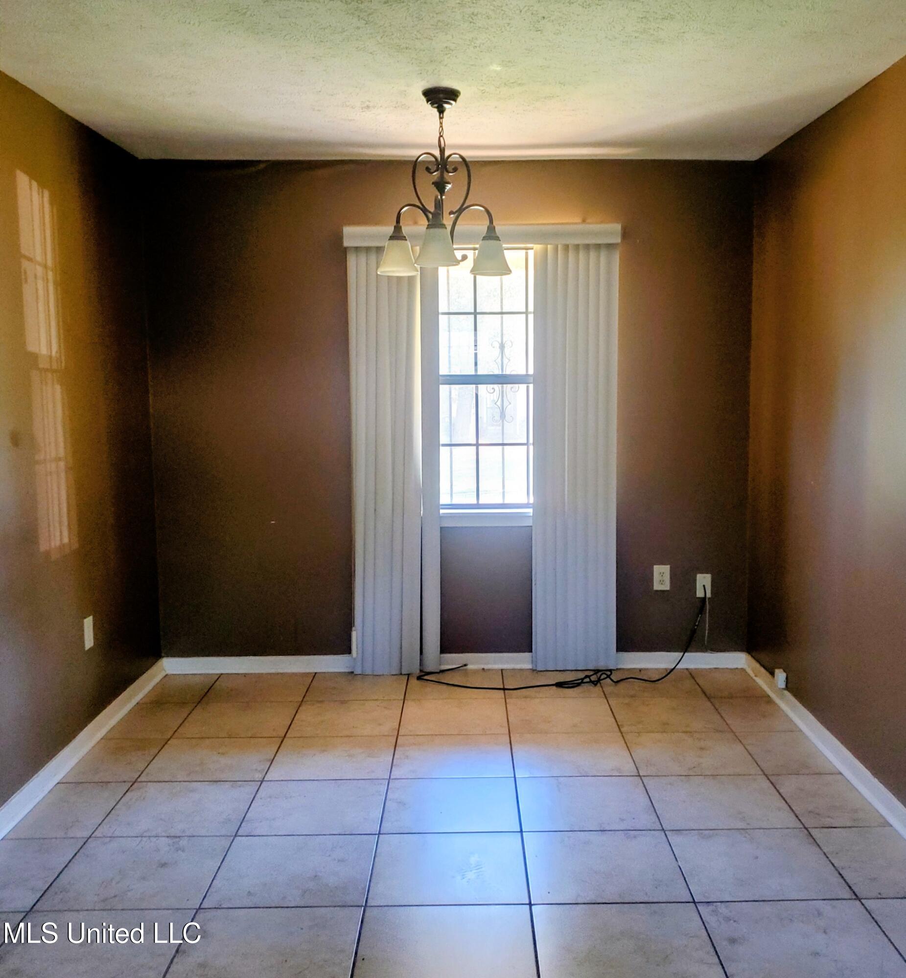 6173 Clarence Drive Property Photo 6