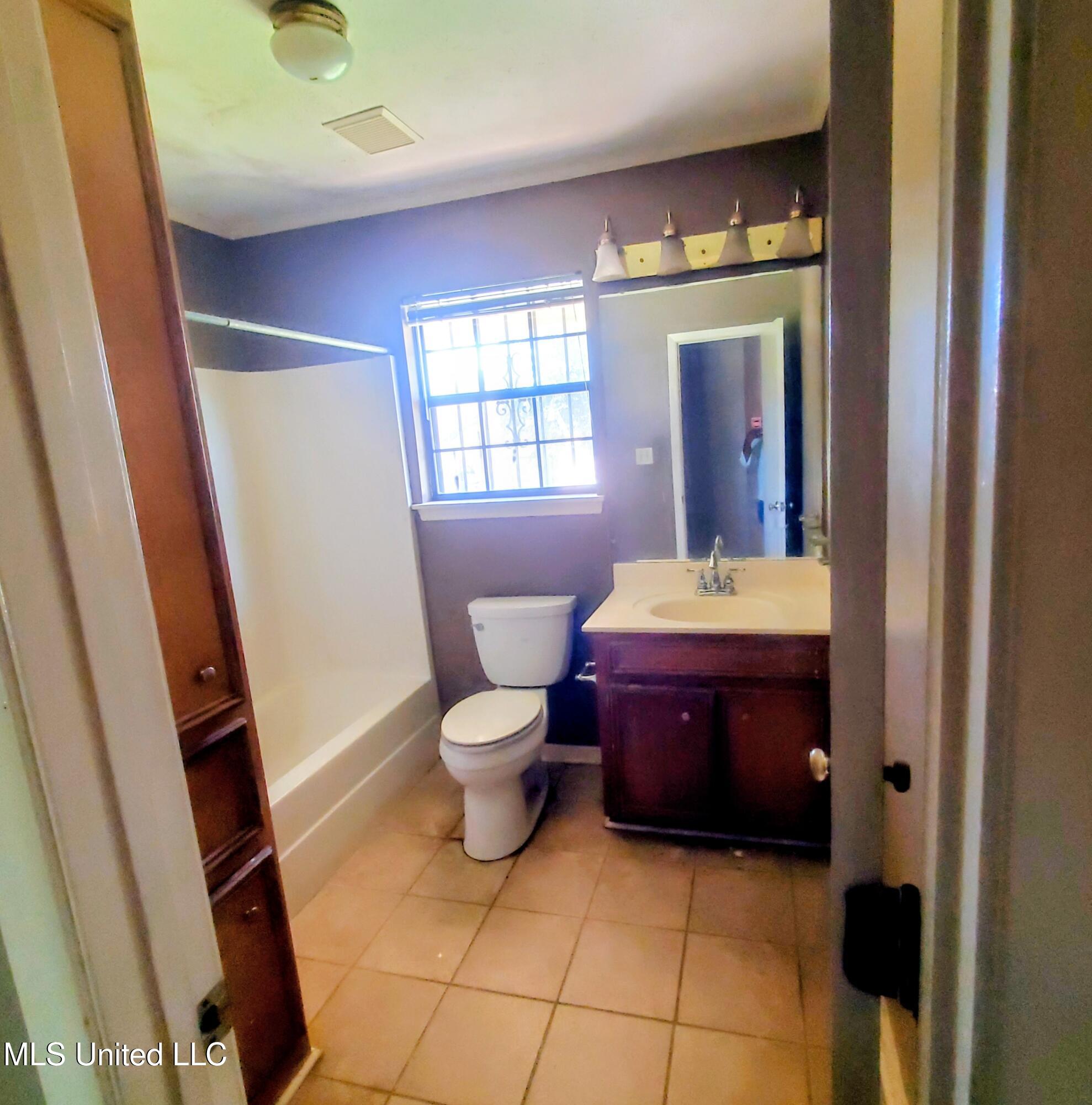 6173 Clarence Drive Property Photo 8