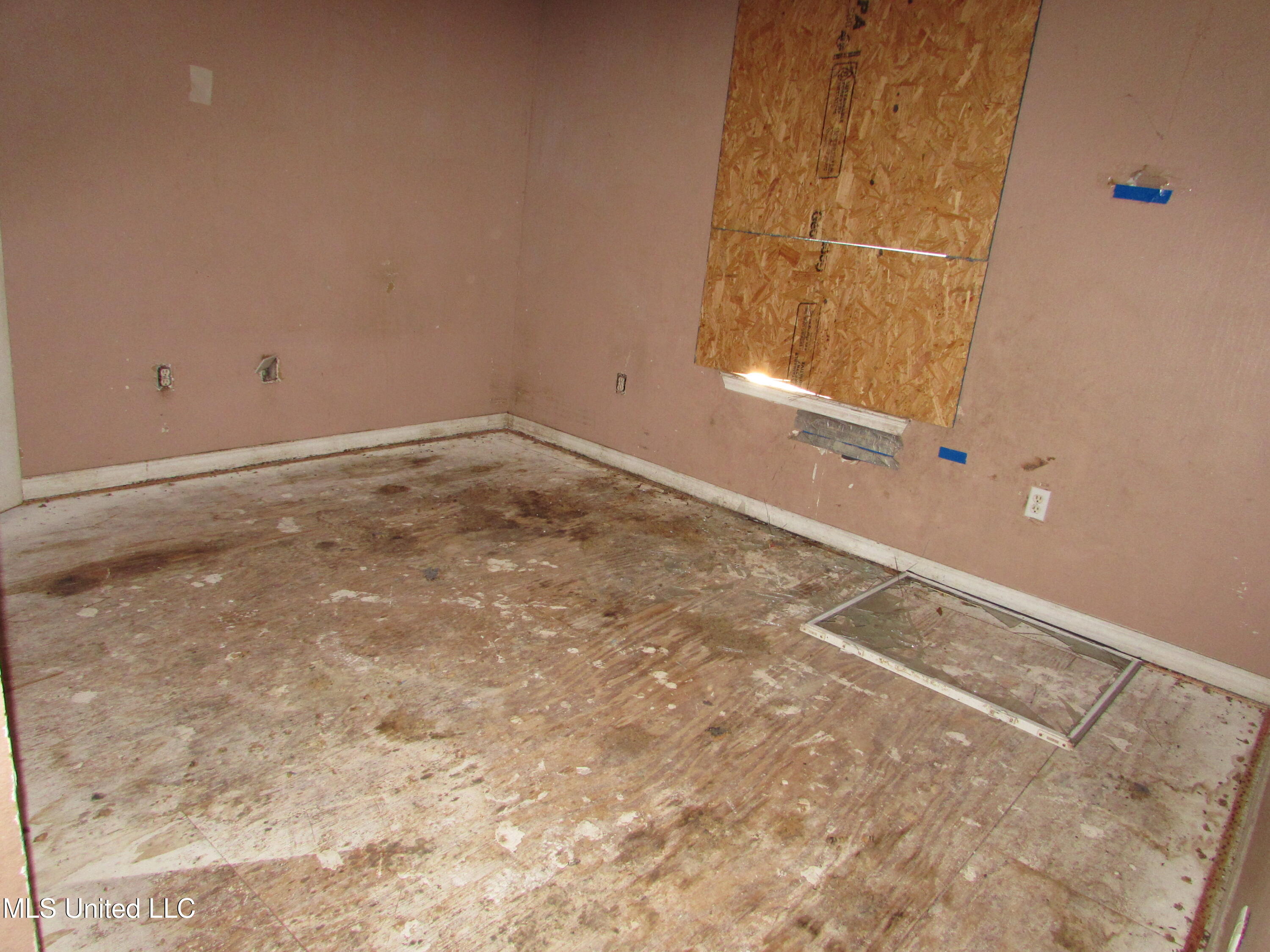 930 Park View Property Photo 3