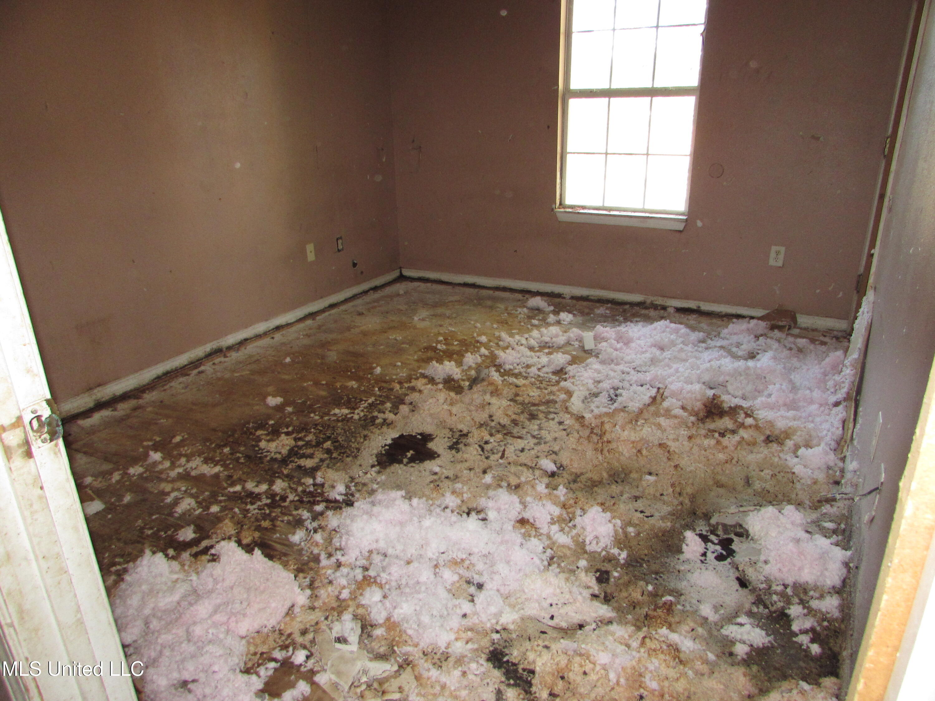 930 Park View Property Photo 8