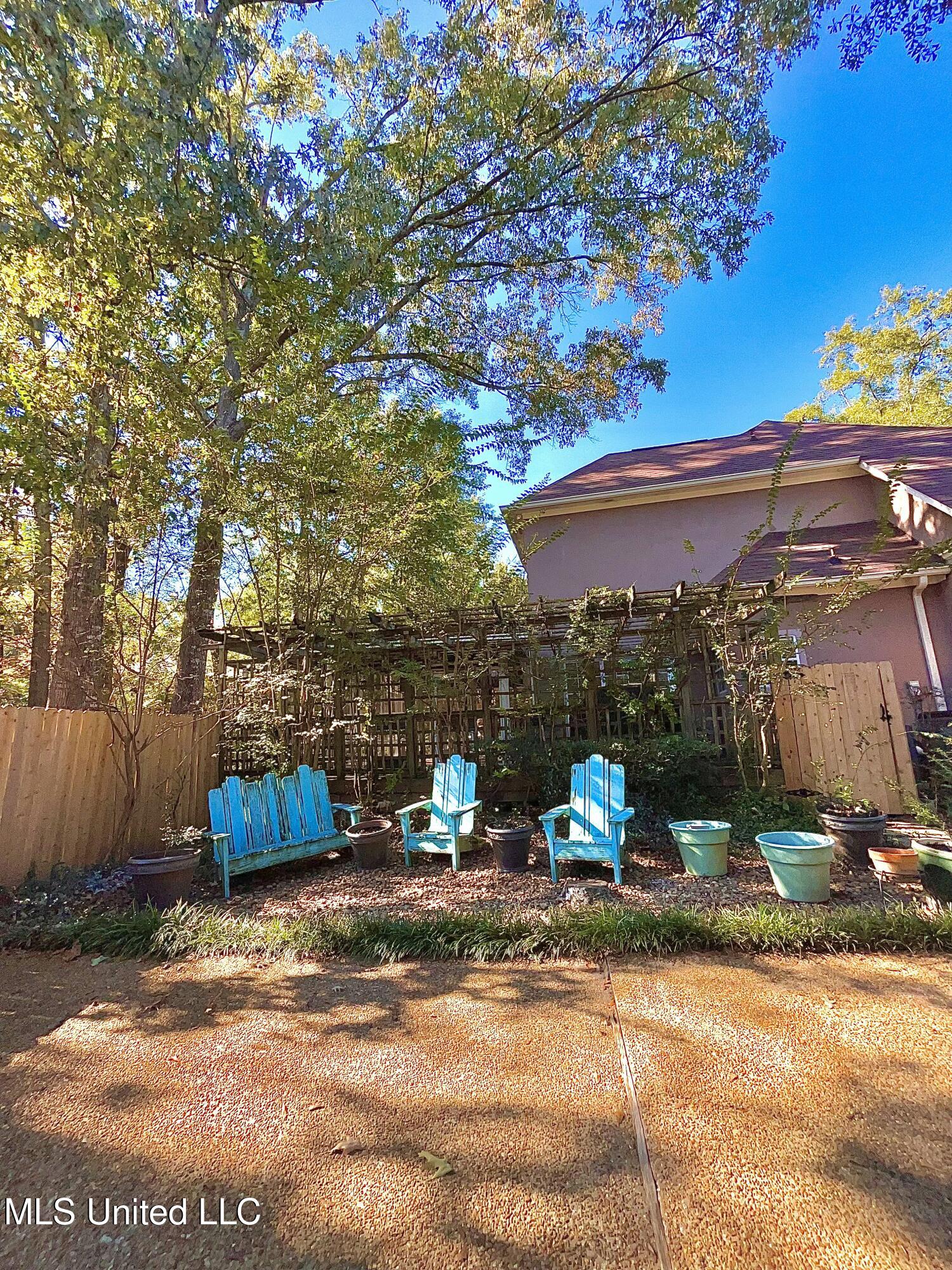 225 Northbay Drive Property Photo 2