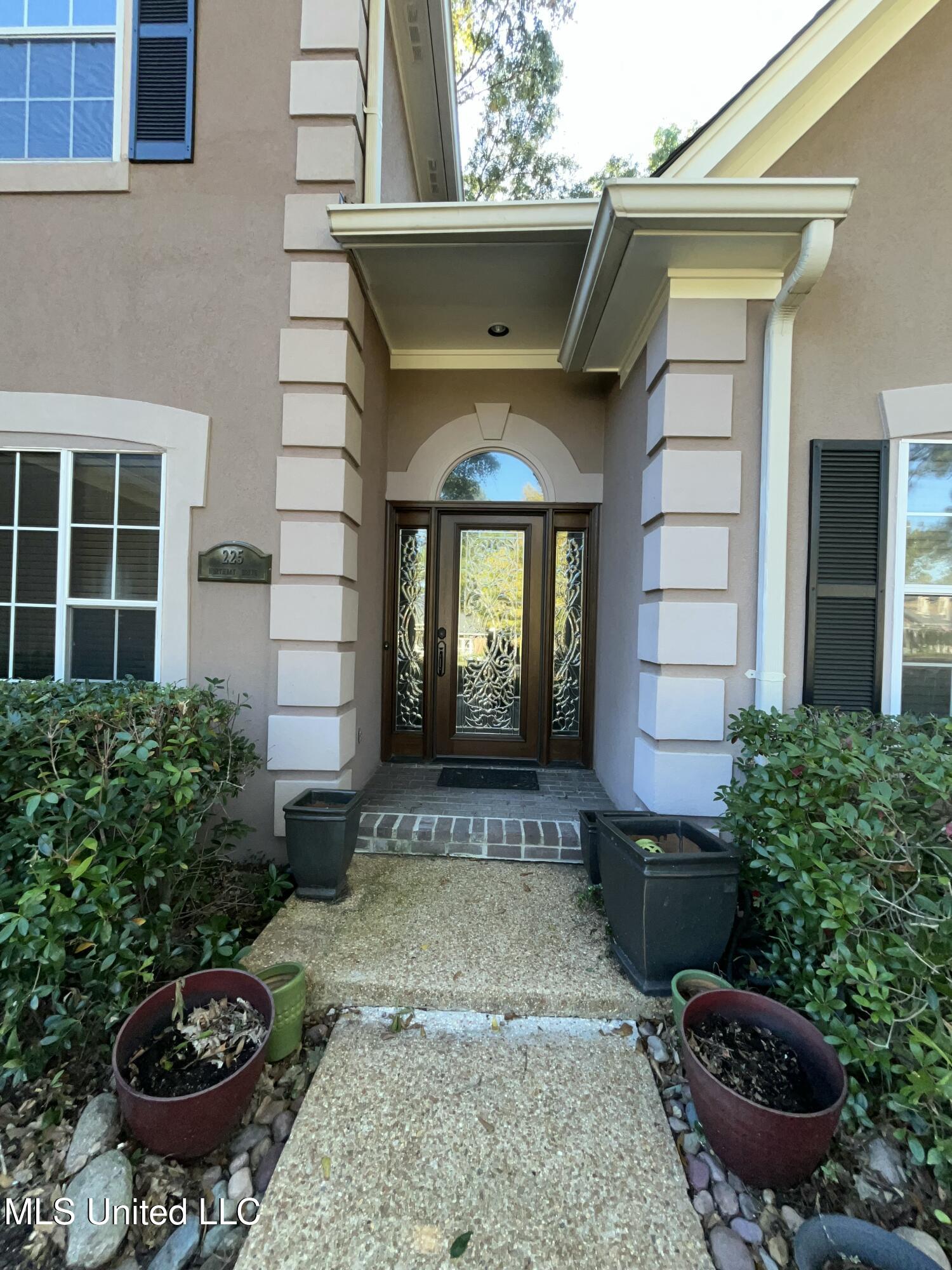 225 Northbay Drive Property Photo 3