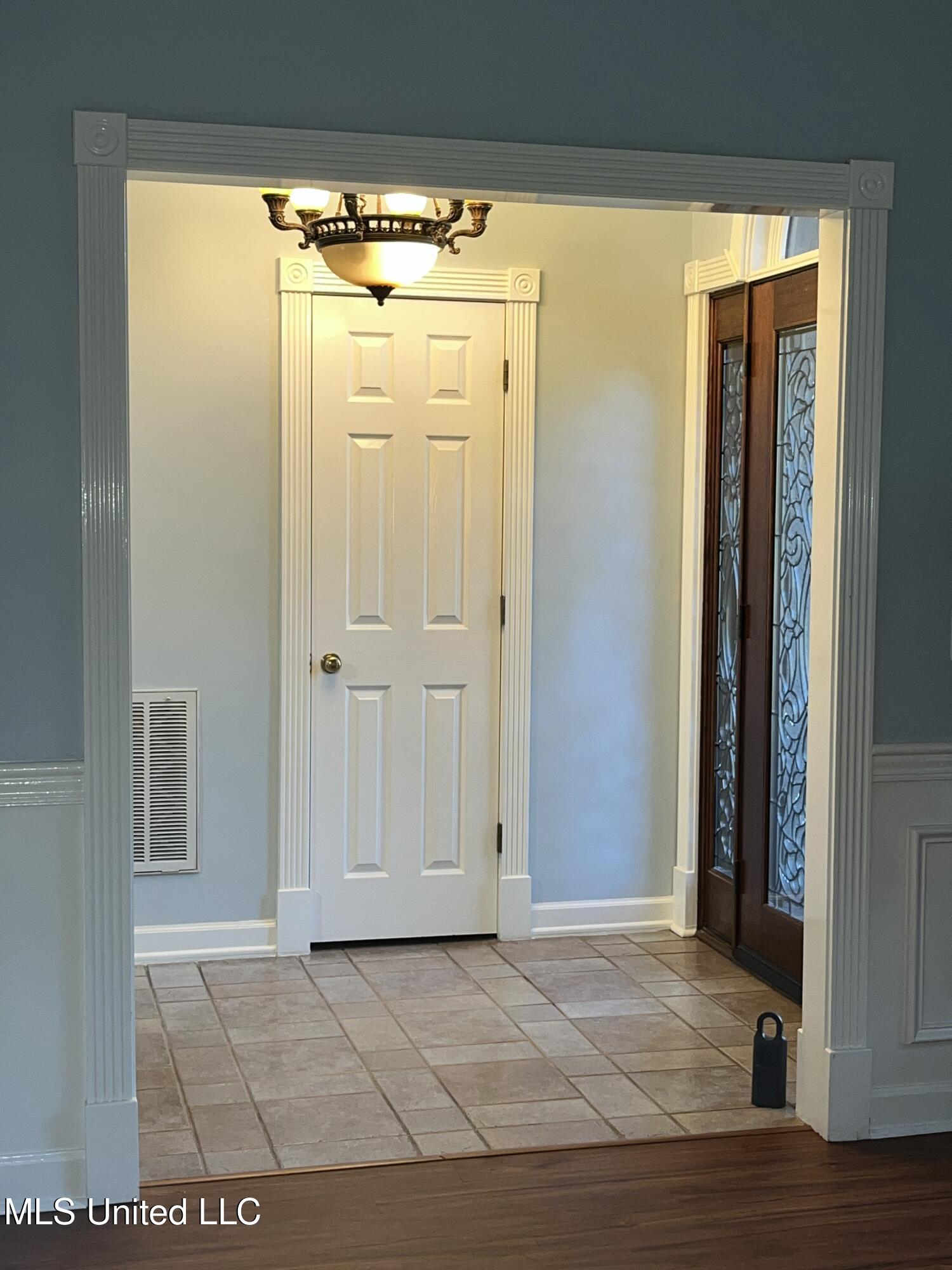 225 Northbay Drive Property Photo 5