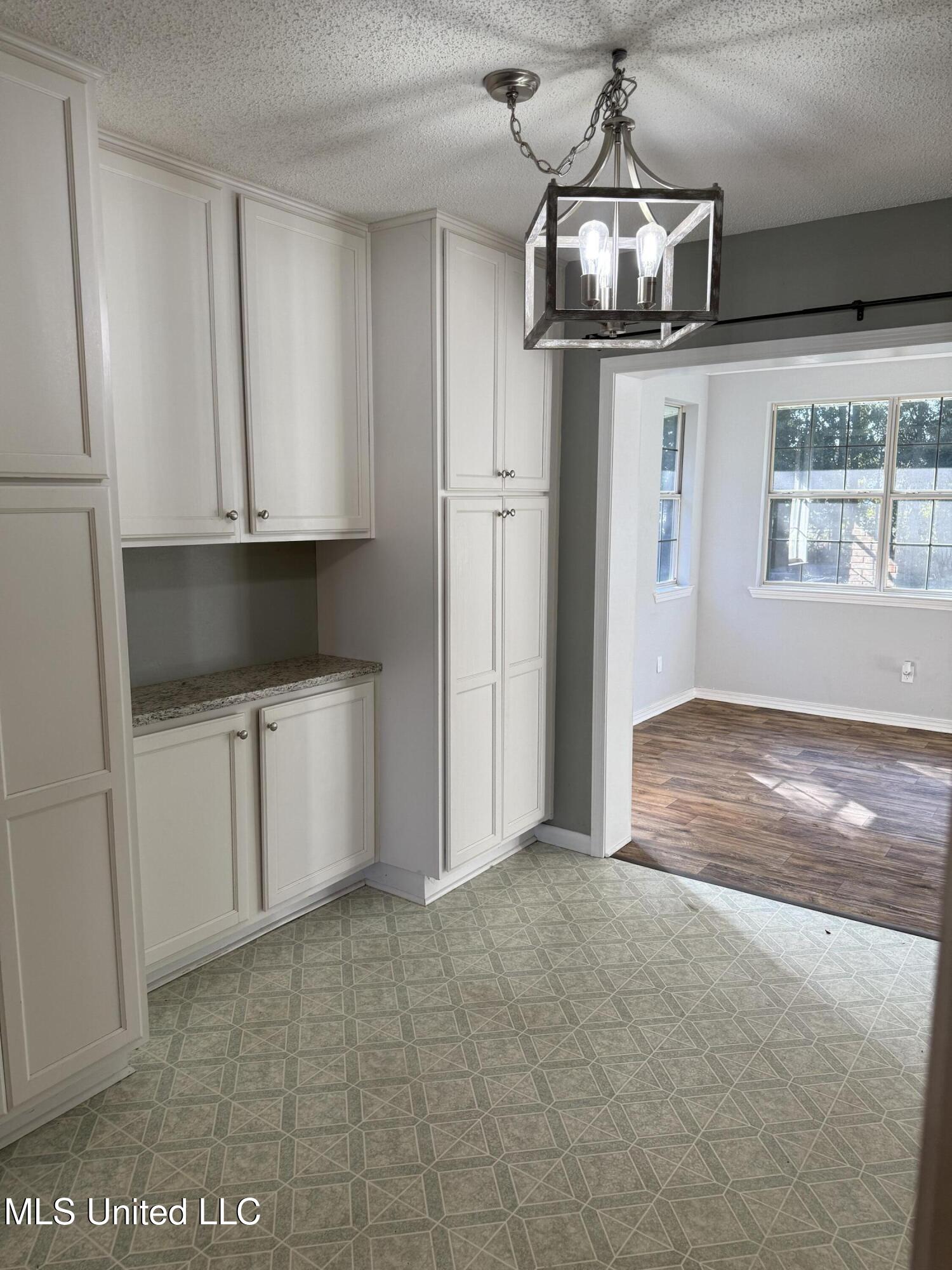 10735 Plummer Circle Property Photo 4