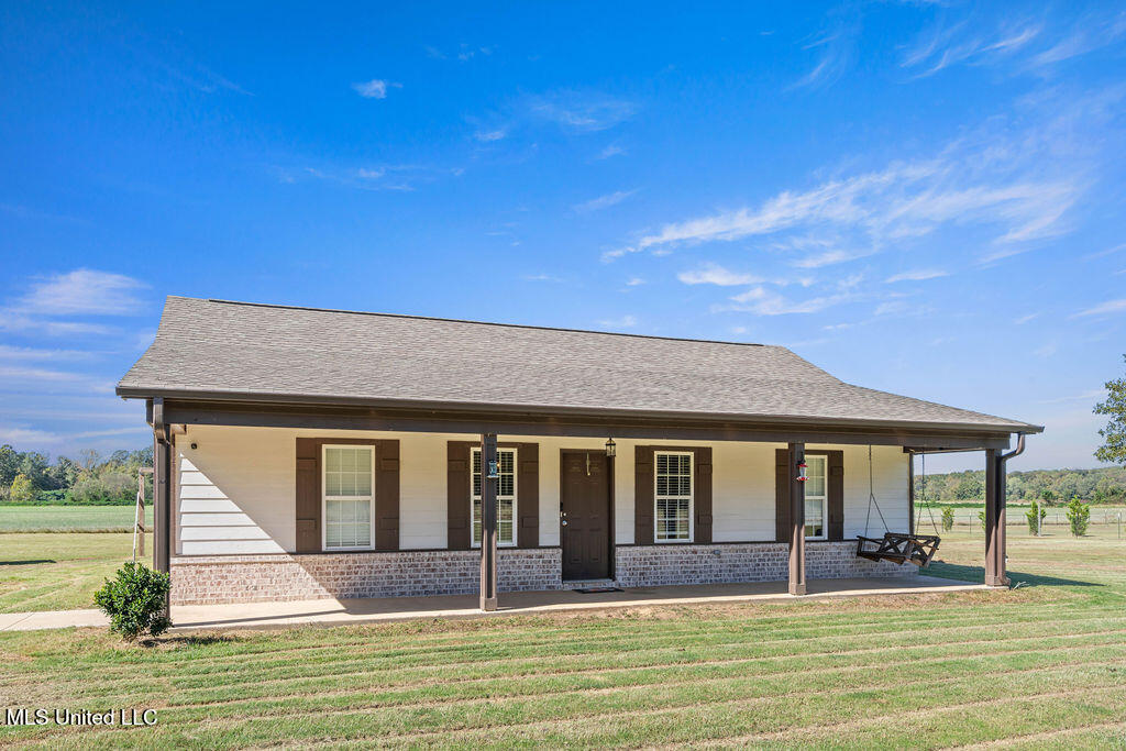 1418 Victoria Road Property Photo 2