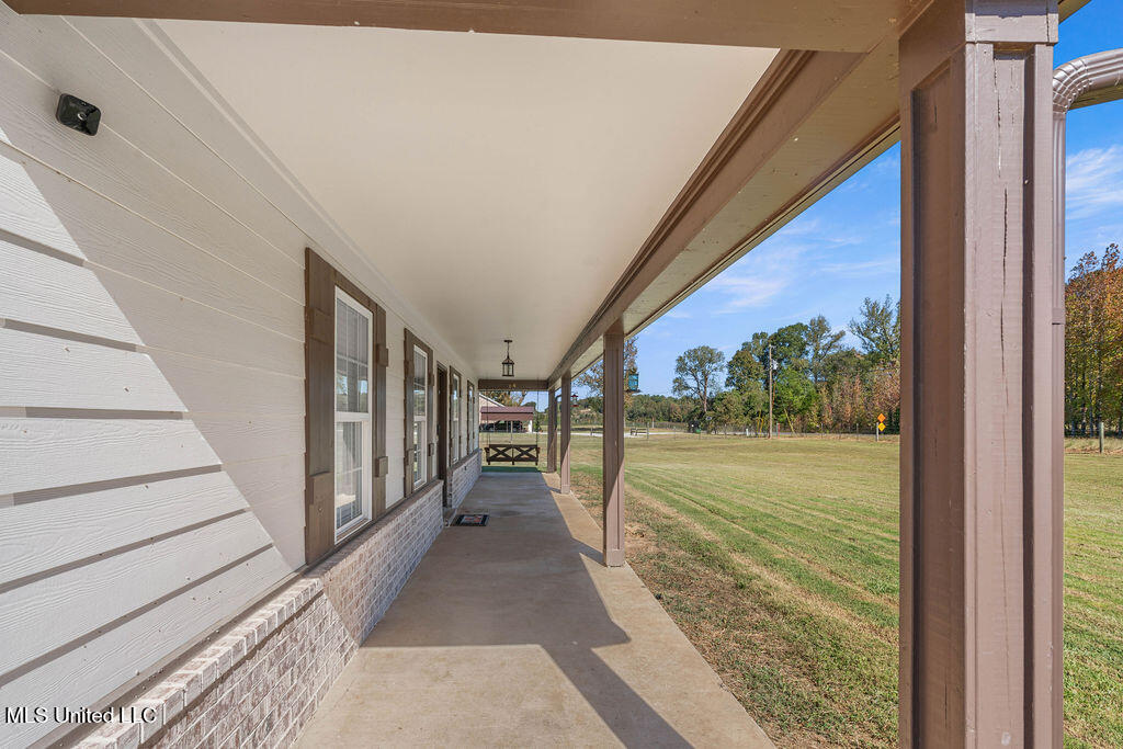 1418 Victoria Road Property Photo 3