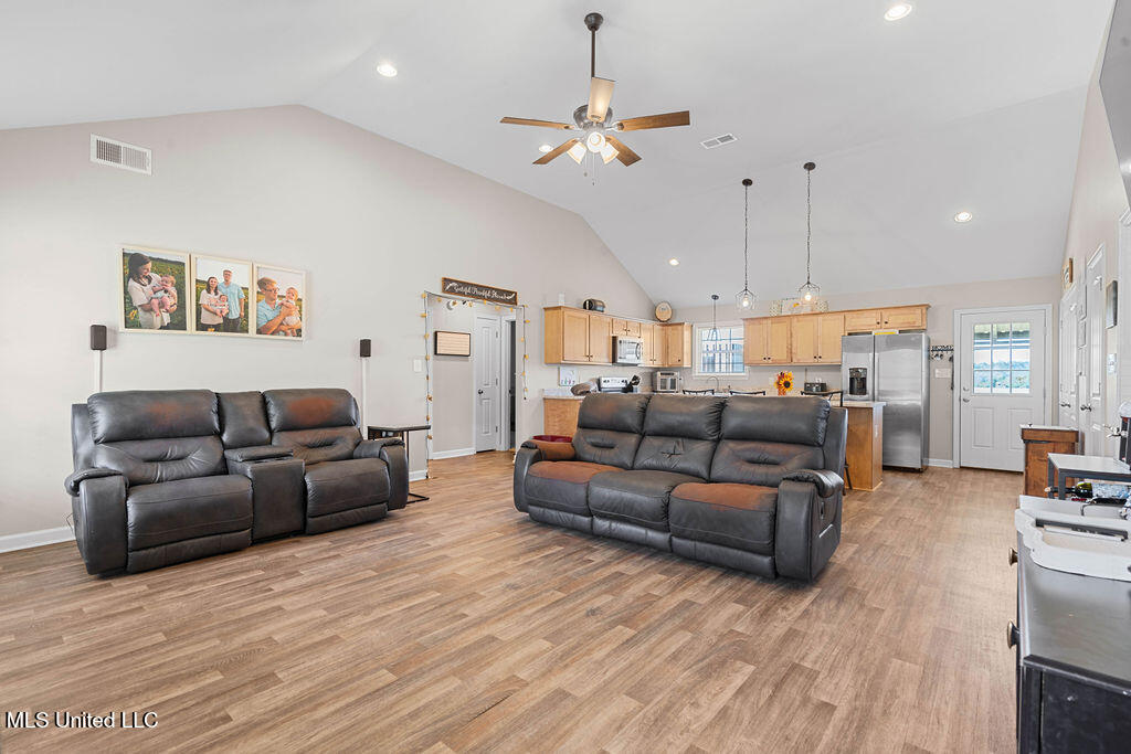 1418 Victoria Road Property Photo 5