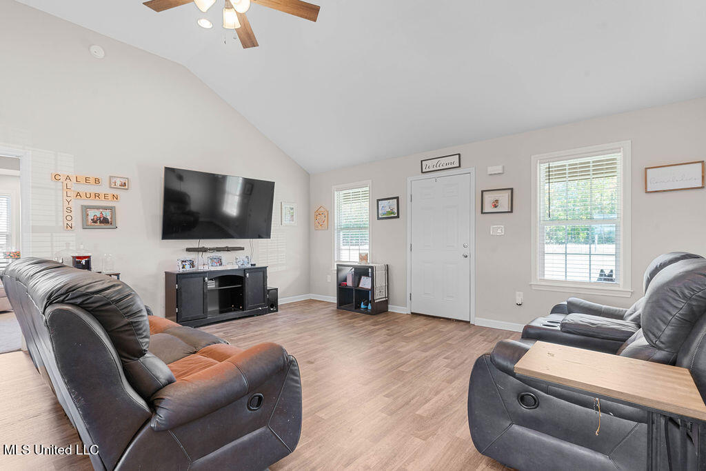 1418 Victoria Road Property Photo 6