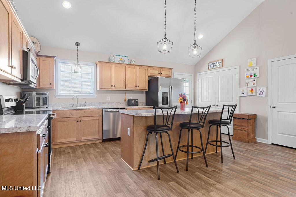 1418 Victoria Road Property Photo 8