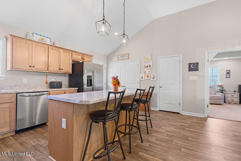 1418 Victoria Road Property Photo 10