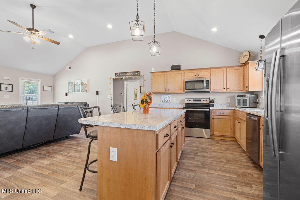 1418 Victoria Road Property Photo 11