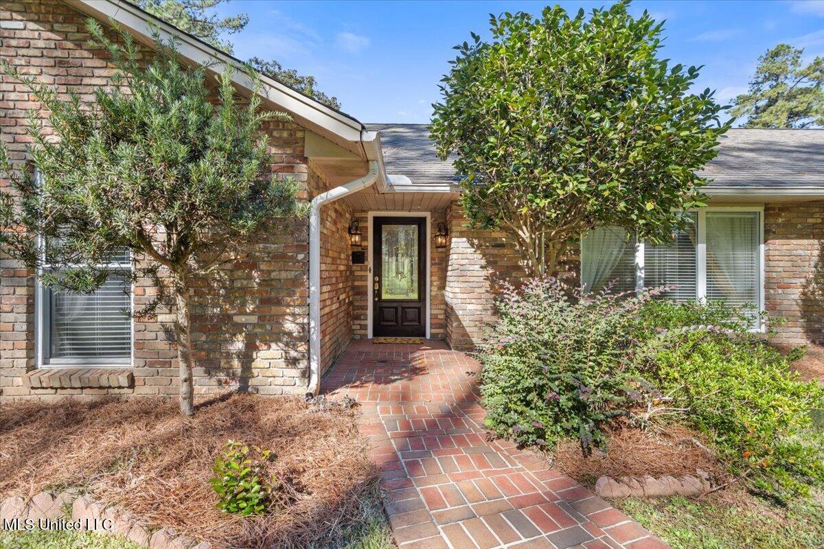 1001 Pinehurst Place Property Photo 2