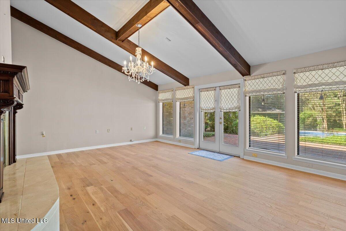 1001 Pinehurst Place Property Photo 7