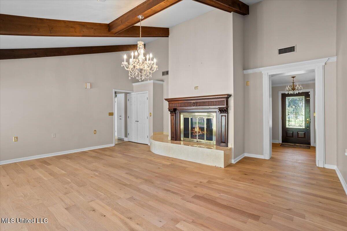 1001 Pinehurst Place Property Photo 9