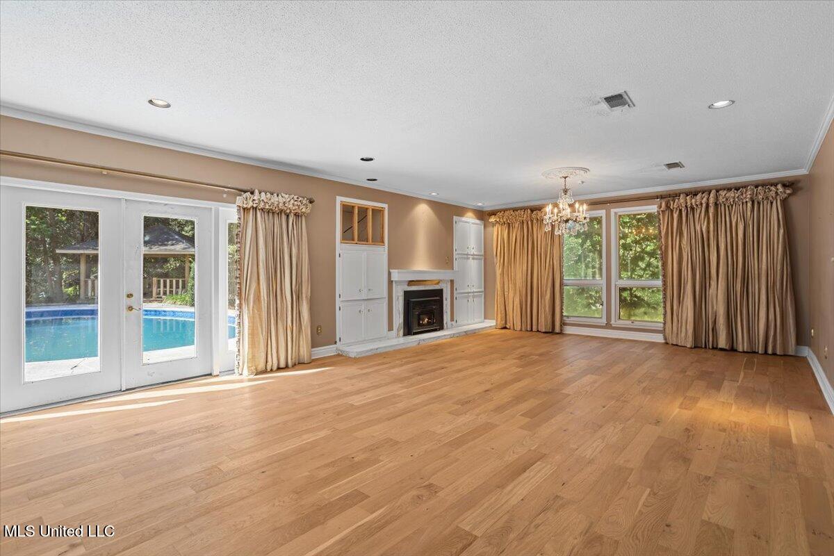 1001 Pinehurst Place Property Photo 12