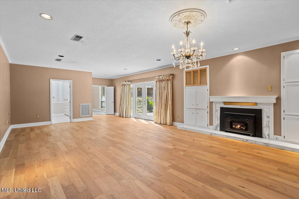 1001 Pinehurst Place Property Photo 13