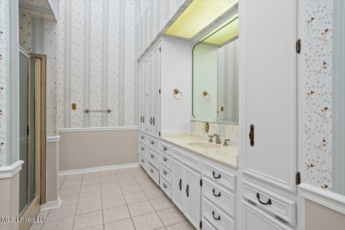 1001 Pinehurst Place Property Photo 14