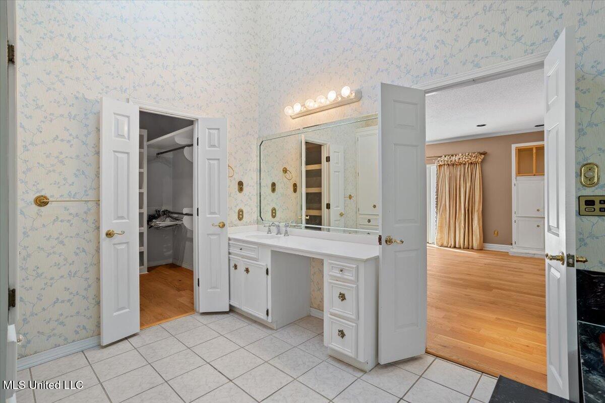 1001 Pinehurst Place Property Photo 15