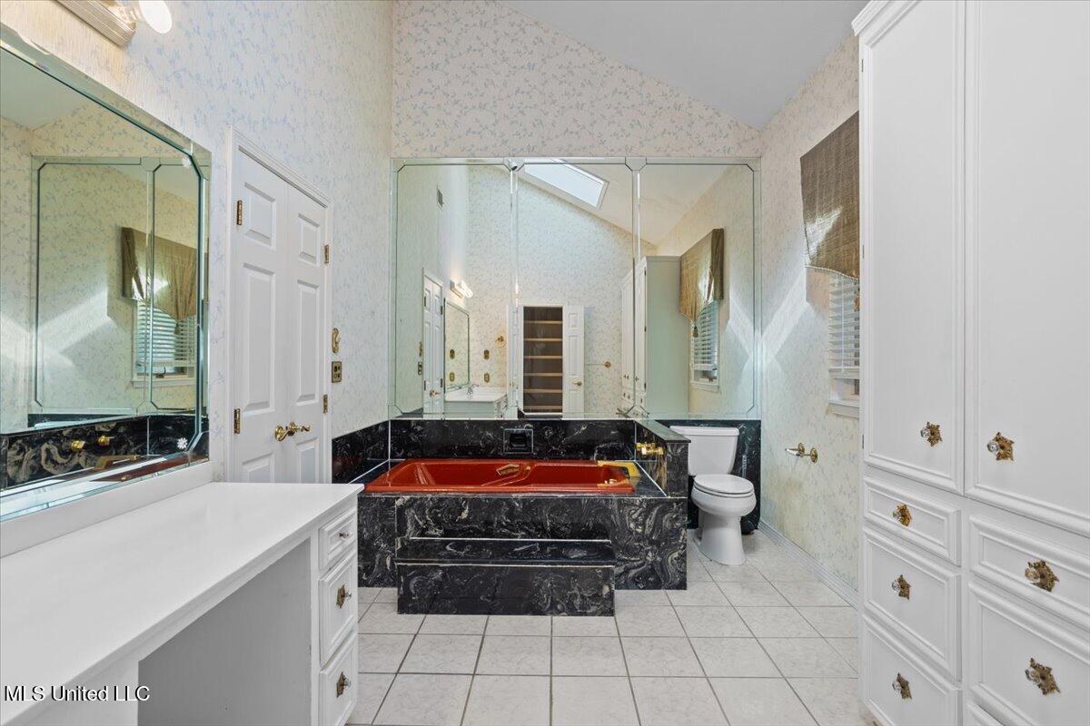 1001 Pinehurst Place Property Photo 16