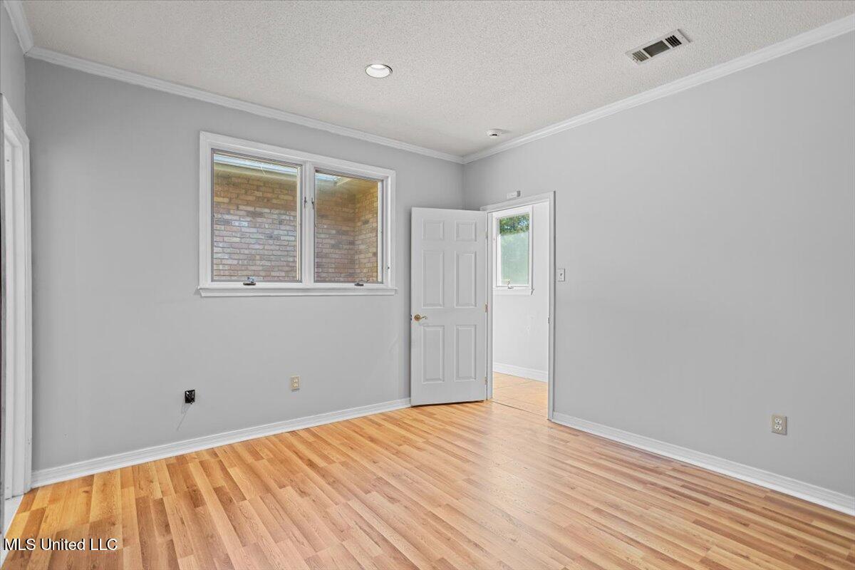 1001 Pinehurst Place Property Photo 17