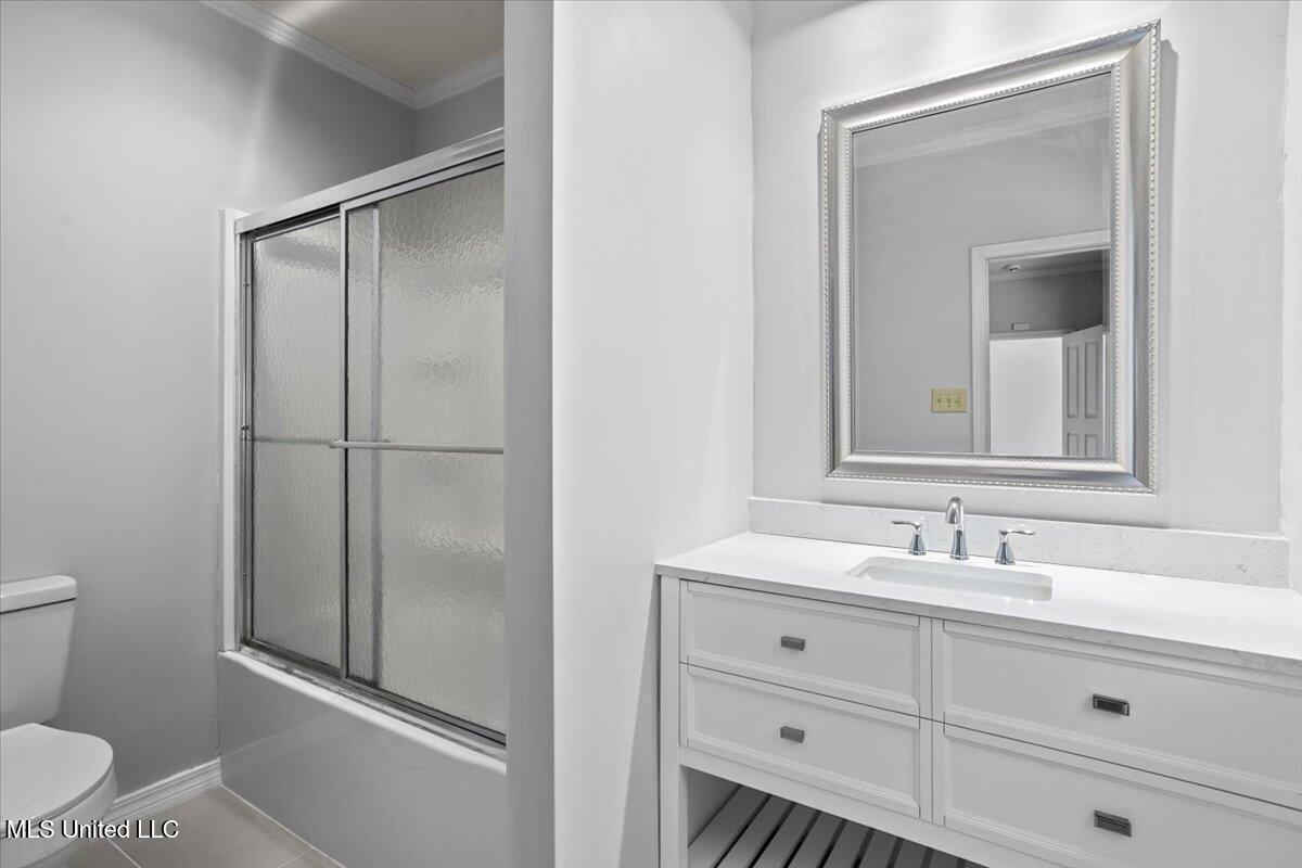 1001 Pinehurst Place Property Photo 18