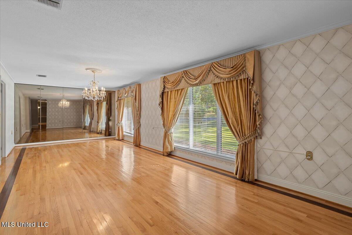 1001 Pinehurst Place Property Photo 21