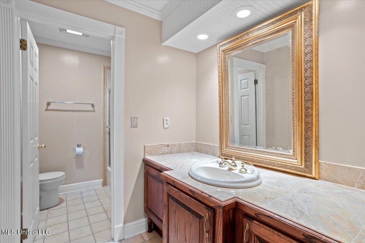 1001 Pinehurst Place Property Photo 23