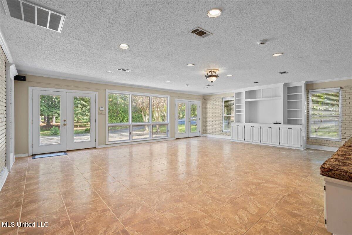 1001 Pinehurst Place Property Photo 32
