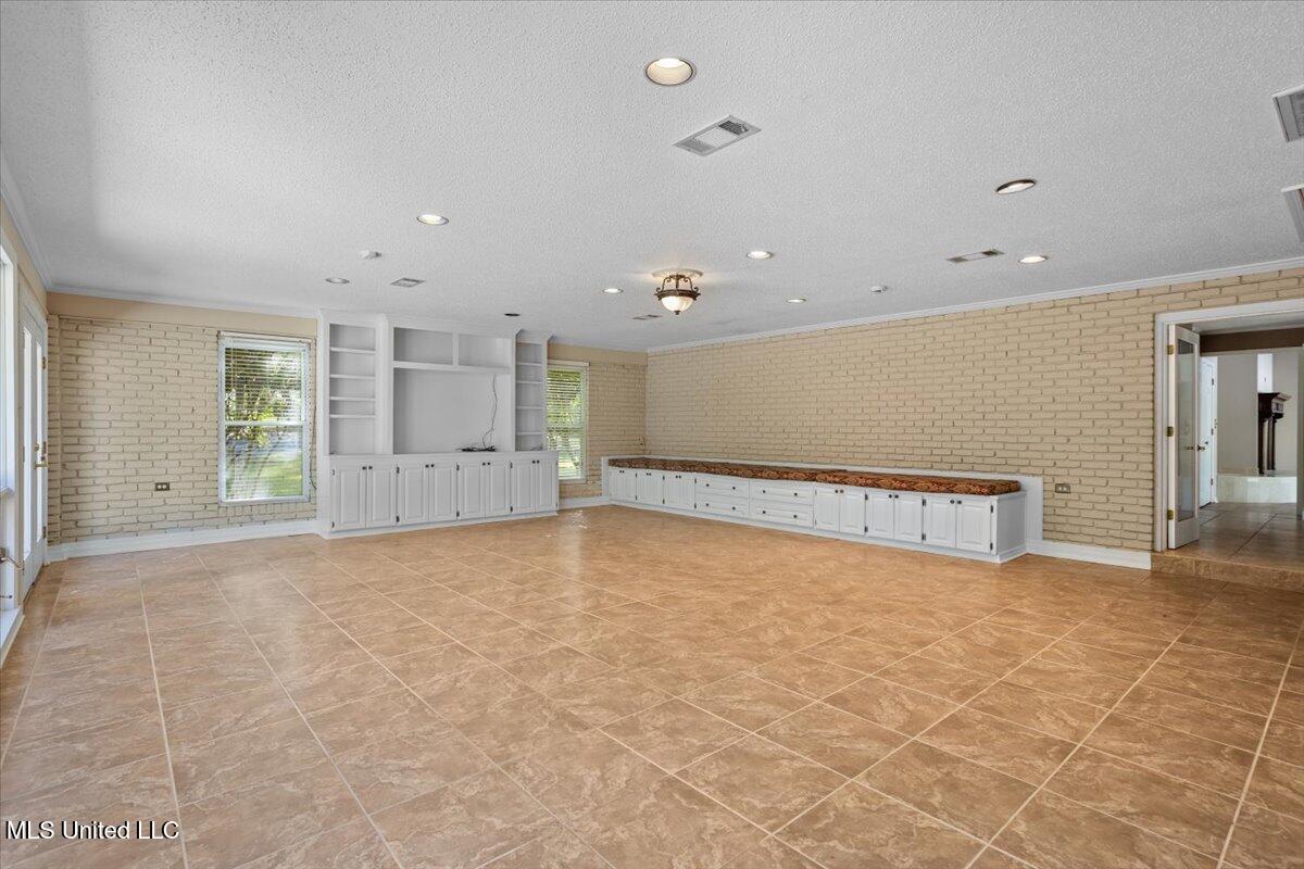 1001 Pinehurst Place Property Photo 33