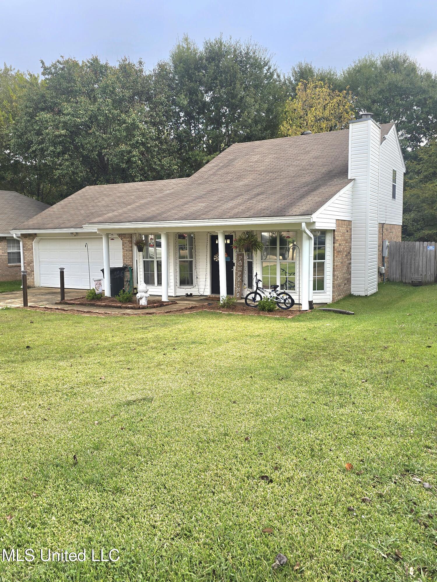 116 Windchase Drive Property Photo 2