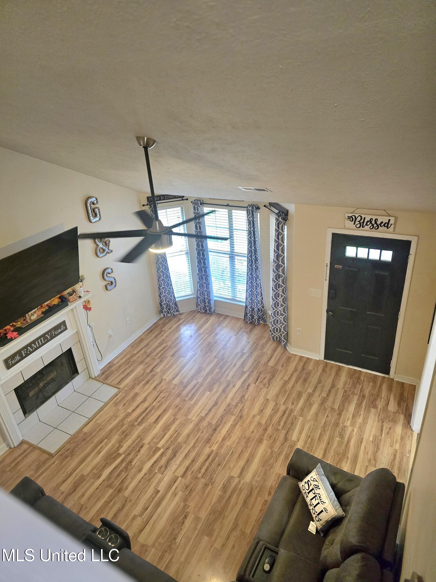 116 Windchase Drive Property Photo 5