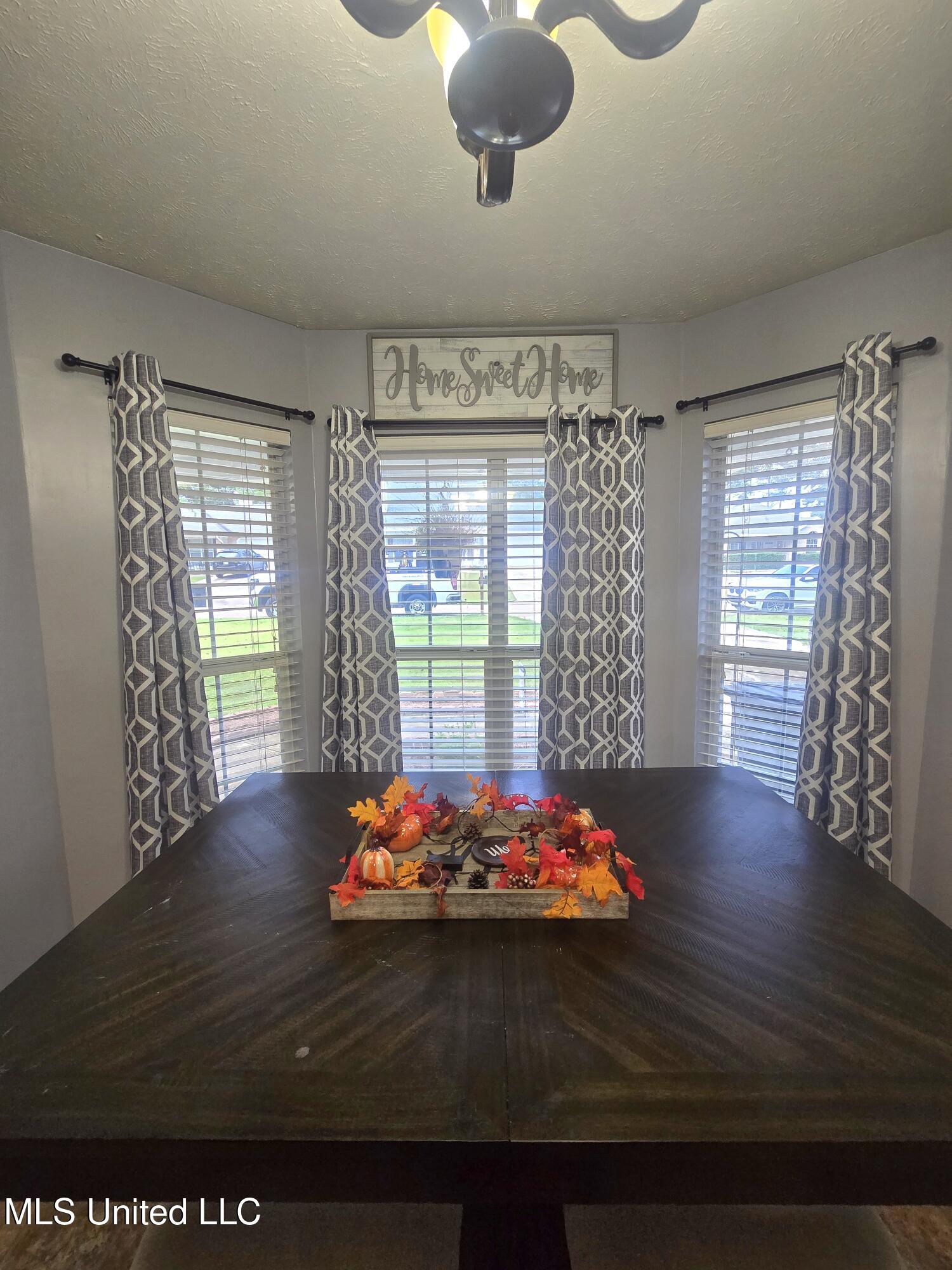 116 Windchase Drive Property Photo 8