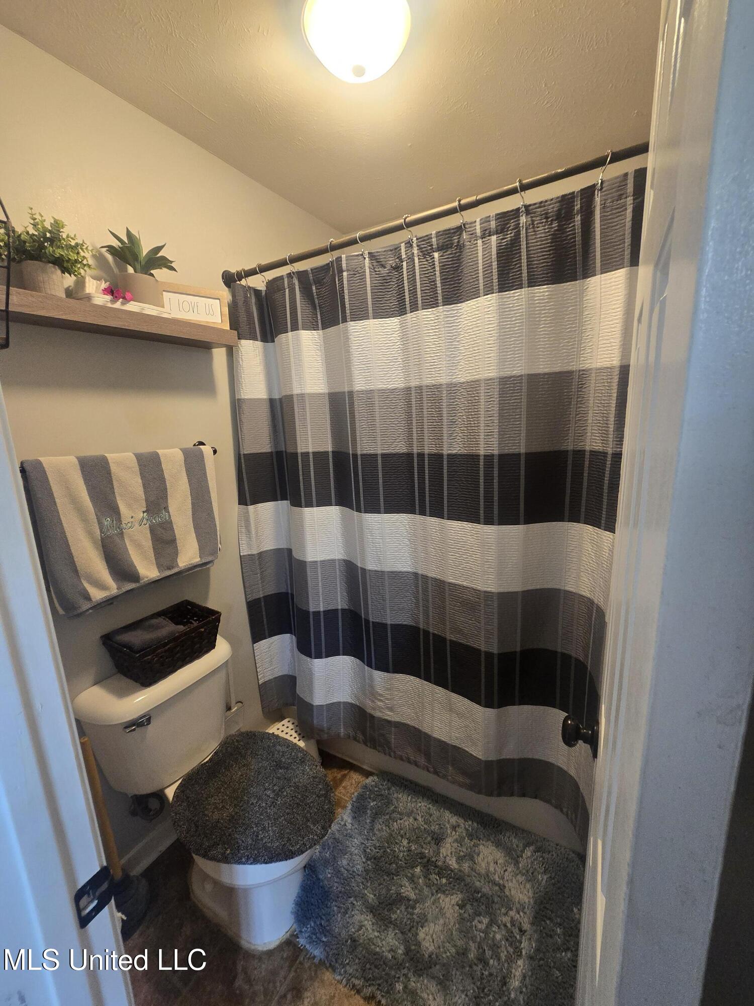 116 Windchase Drive Property Photo 15