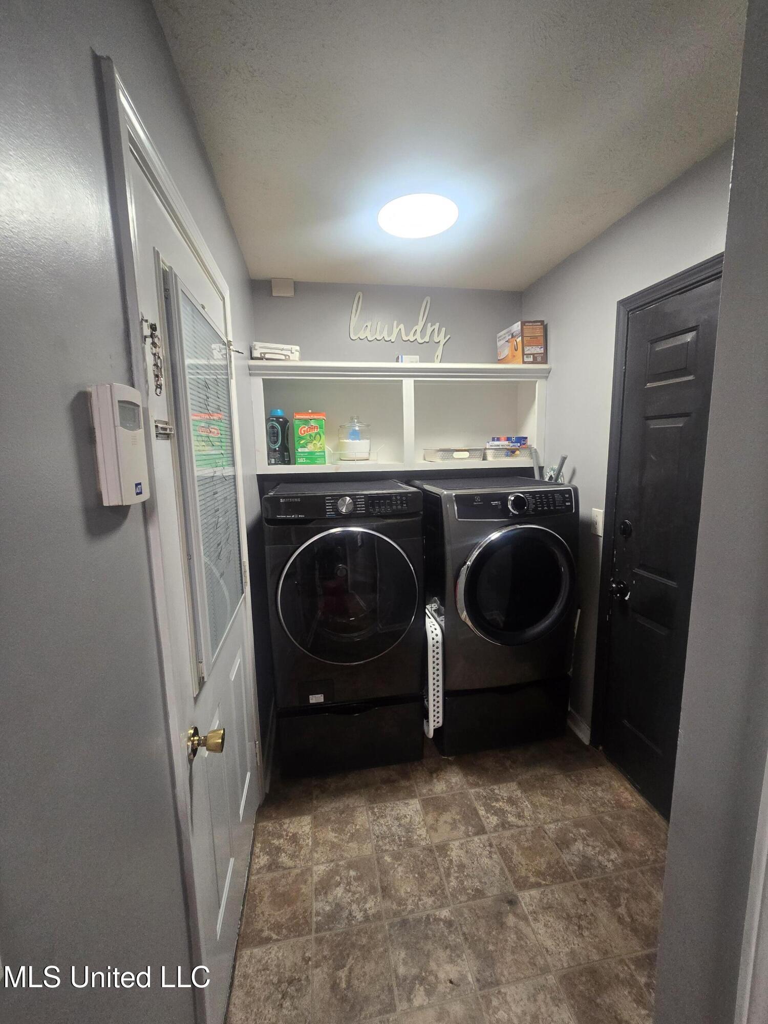 116 Windchase Drive Property Photo 16