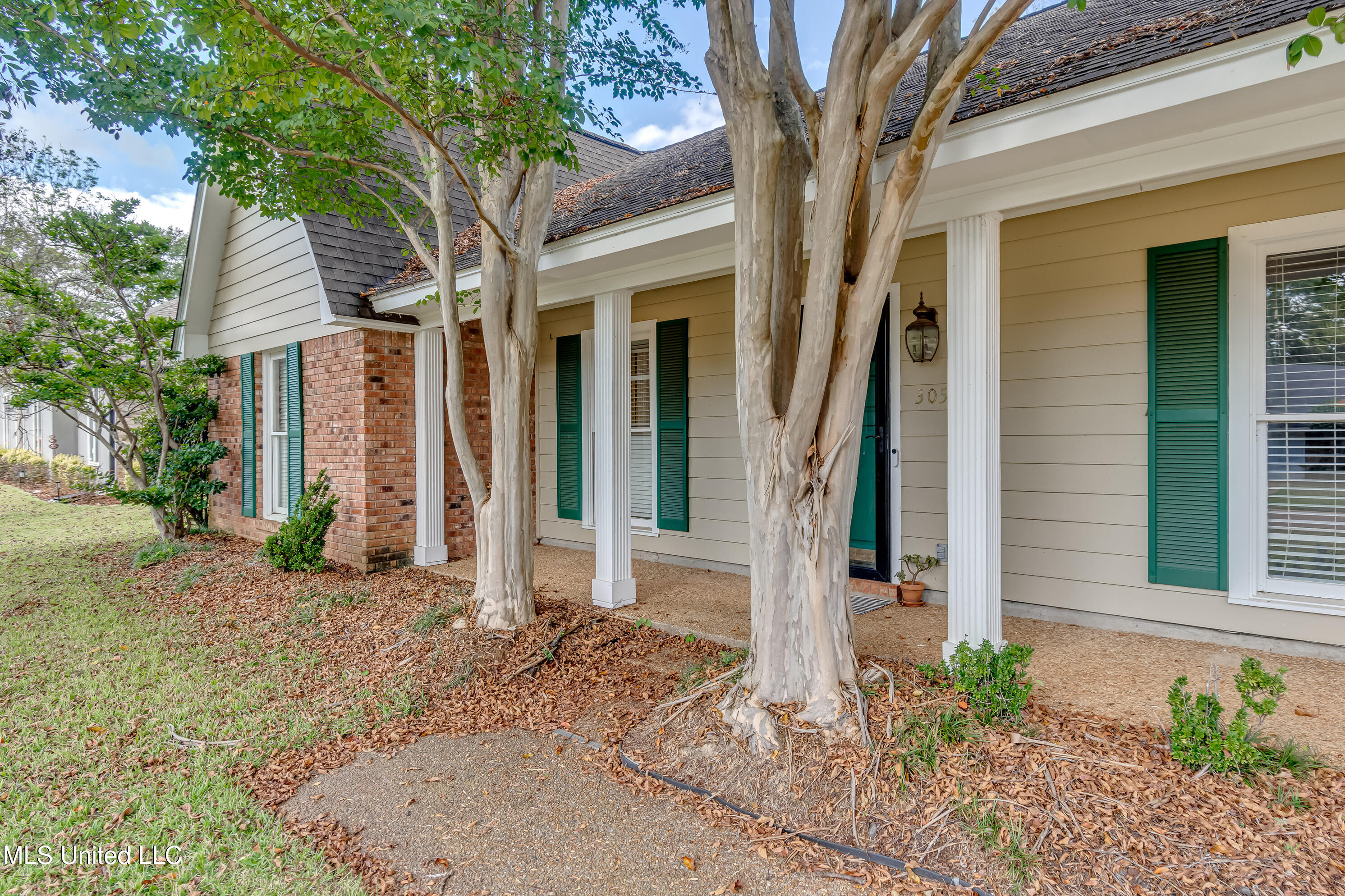 305 Kelly's Glen Property Photo 2