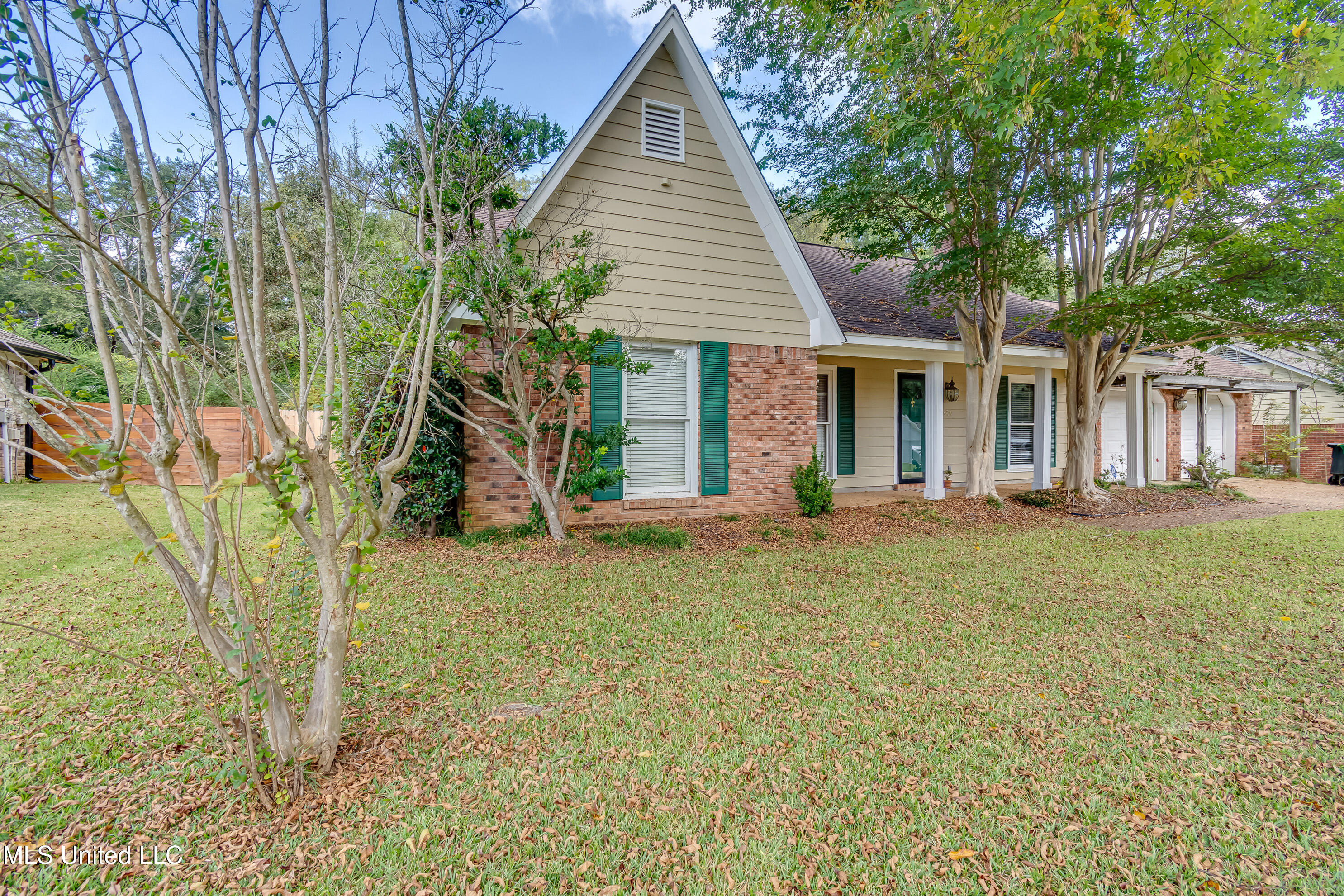 305 Kelly's Glen Property Photo 3