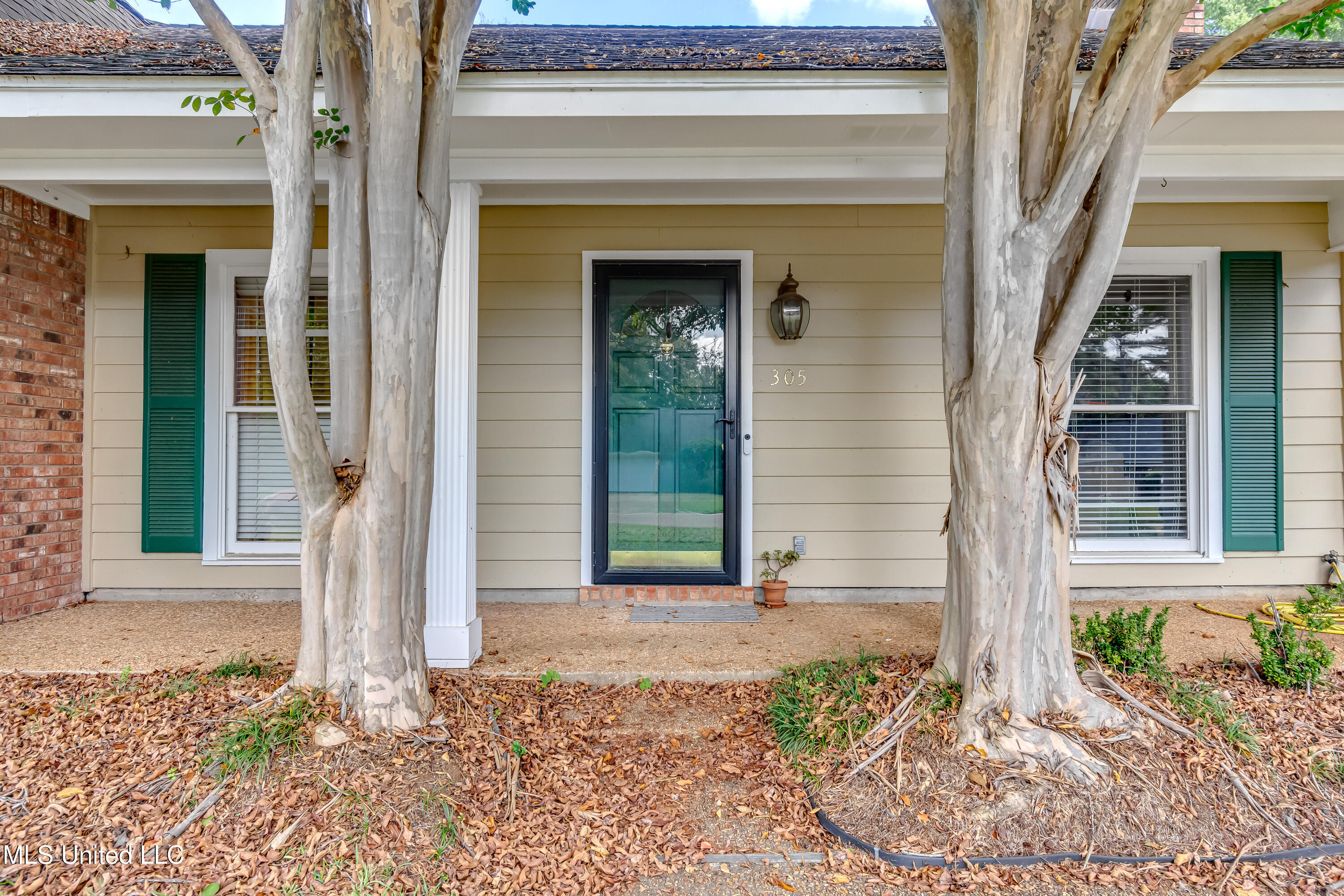 305 Kelly's Glen Property Photo 4