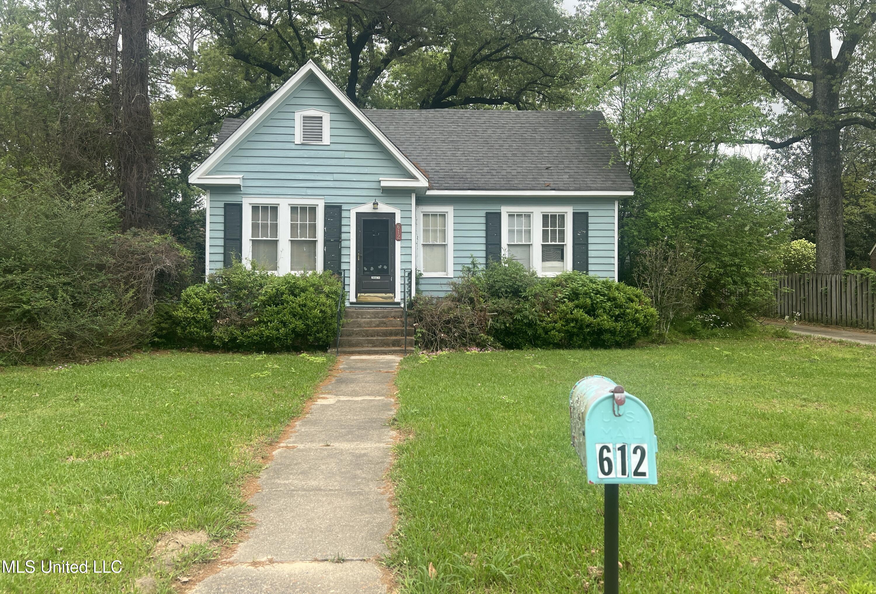 612 Alberta Avenue Property Photo 1