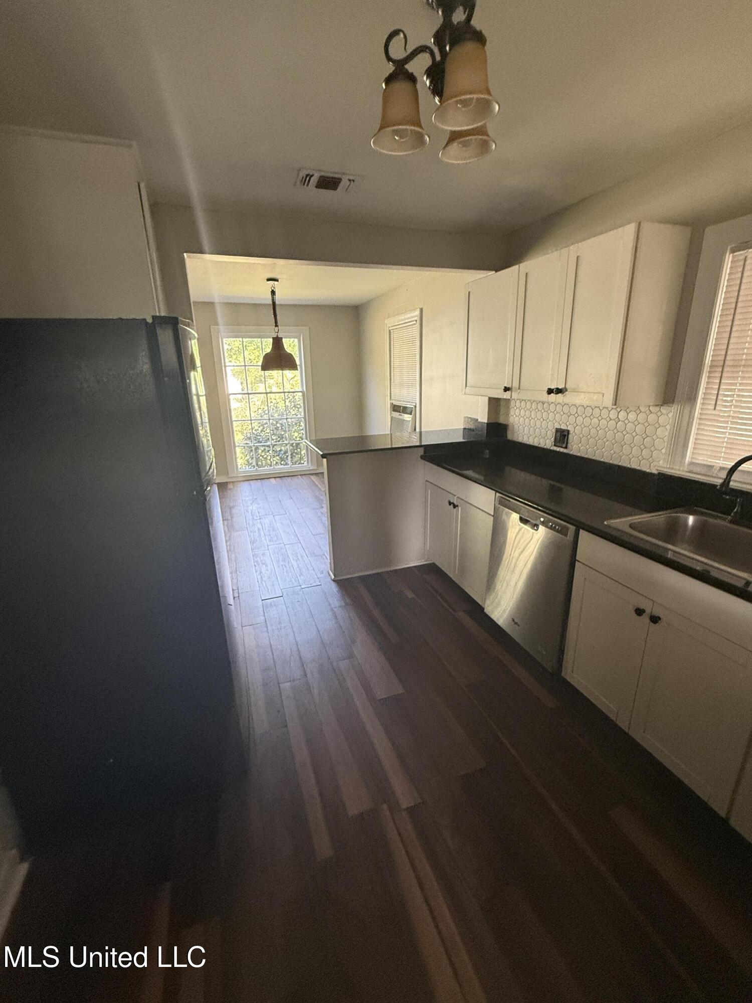 1609 Gordon Avenue Property Photo 5