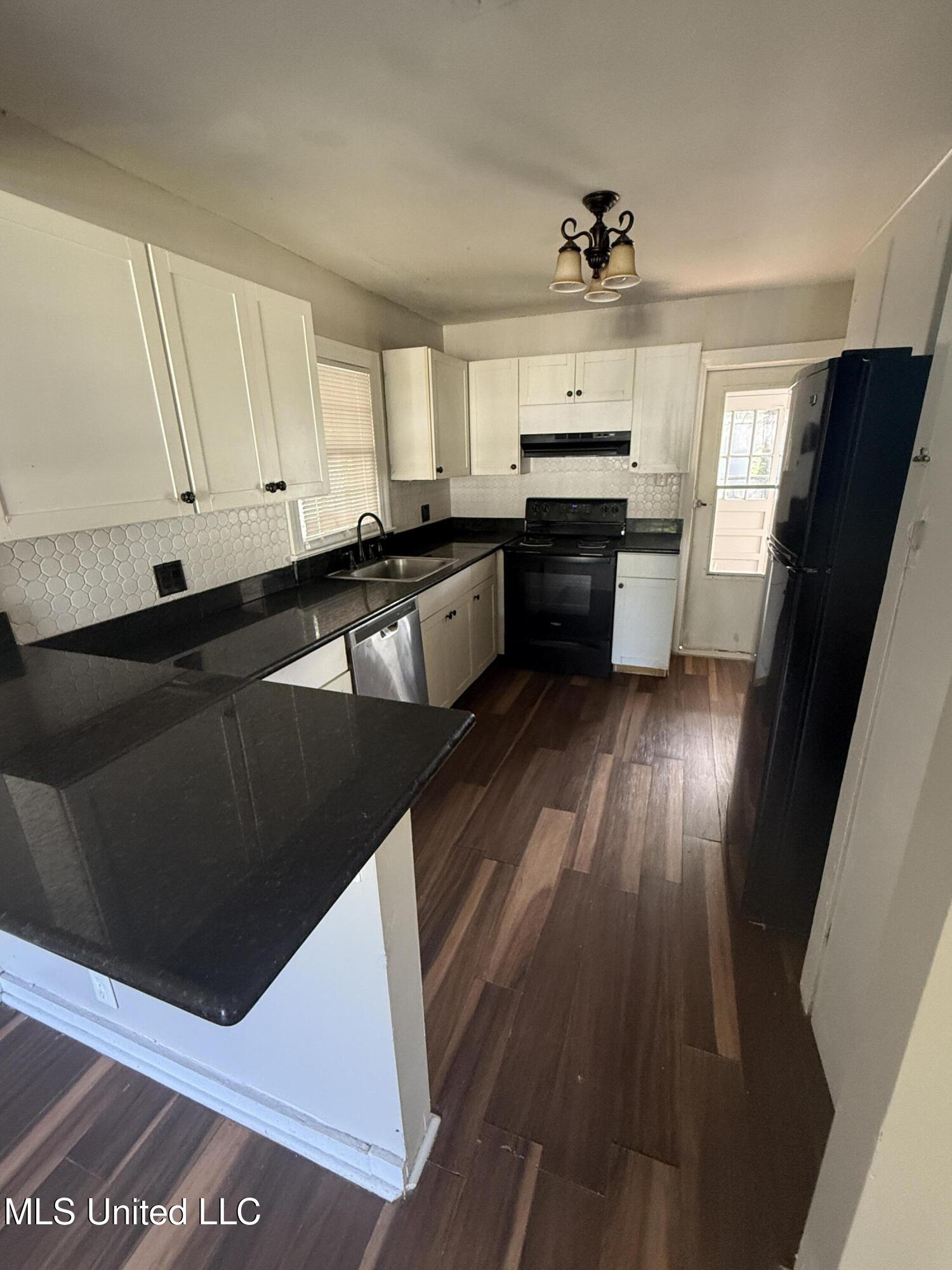 1609 Gordon Avenue Property Photo 6