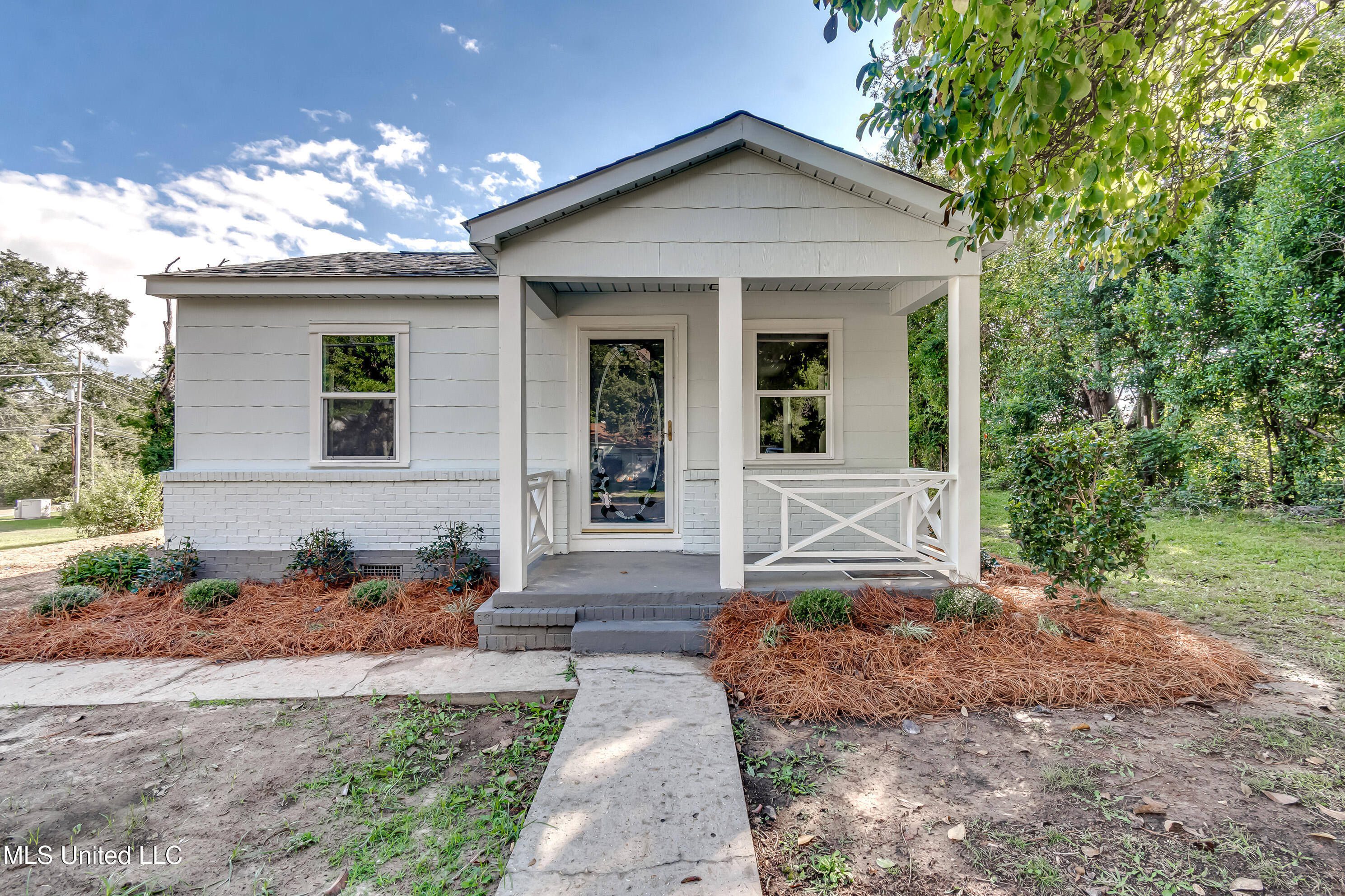 512 SW 2nd Street Property Photo 1