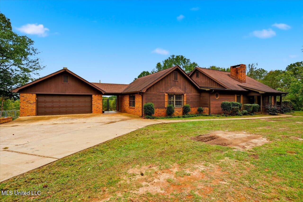 9472 S Highway 13 Property Photo 2