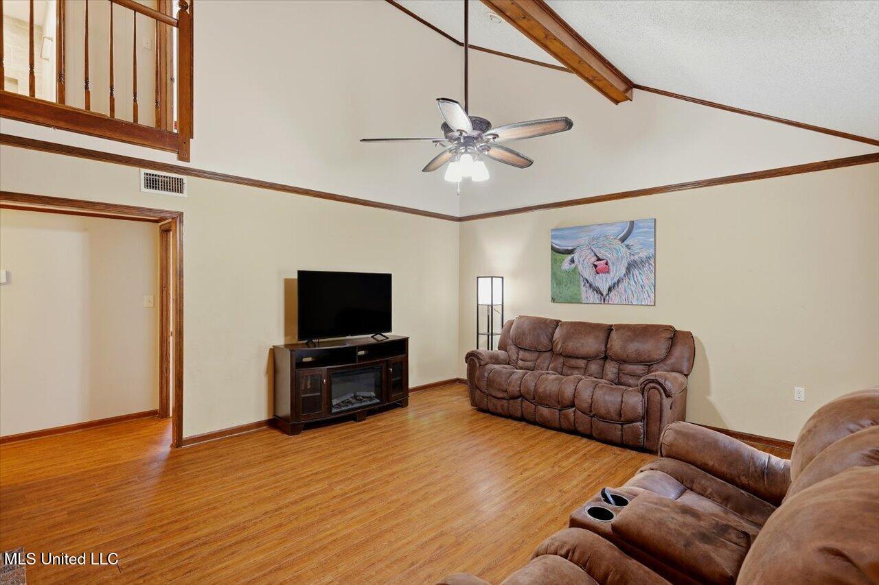 9472 S Highway 13 Property Photo 6
