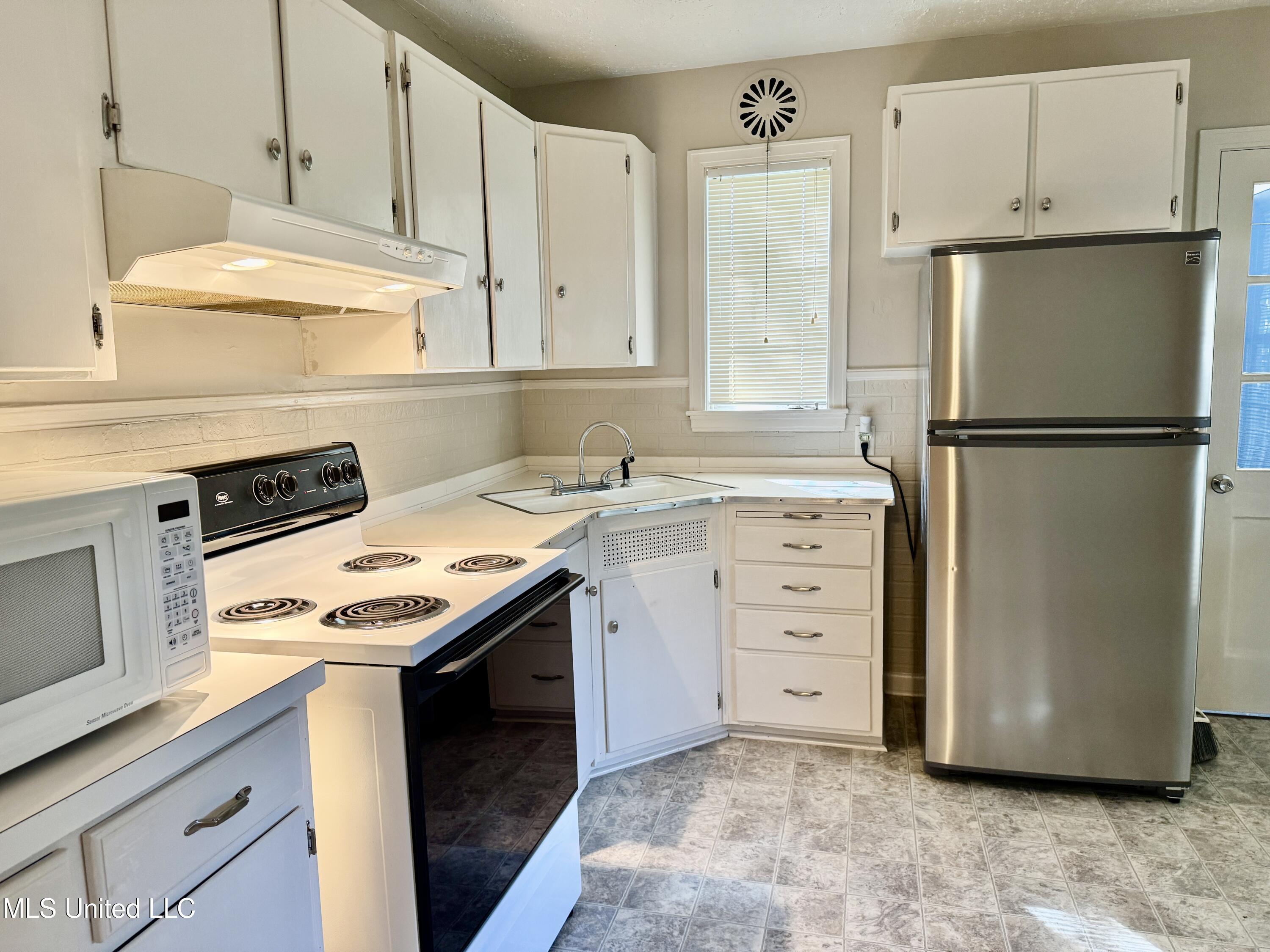 12 Maplewood Lane Property Photo 7