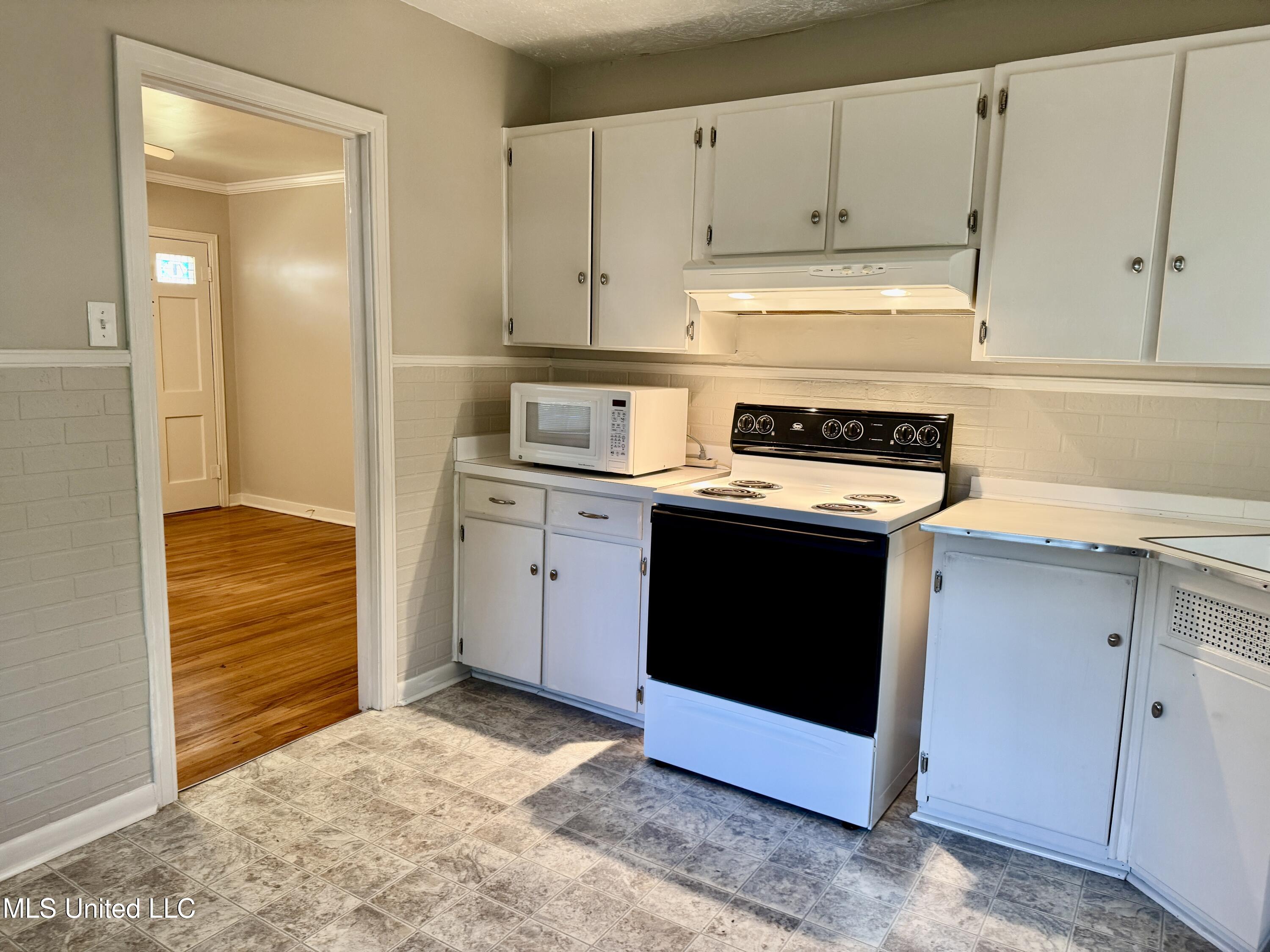 12 Maplewood Lane Property Photo 8