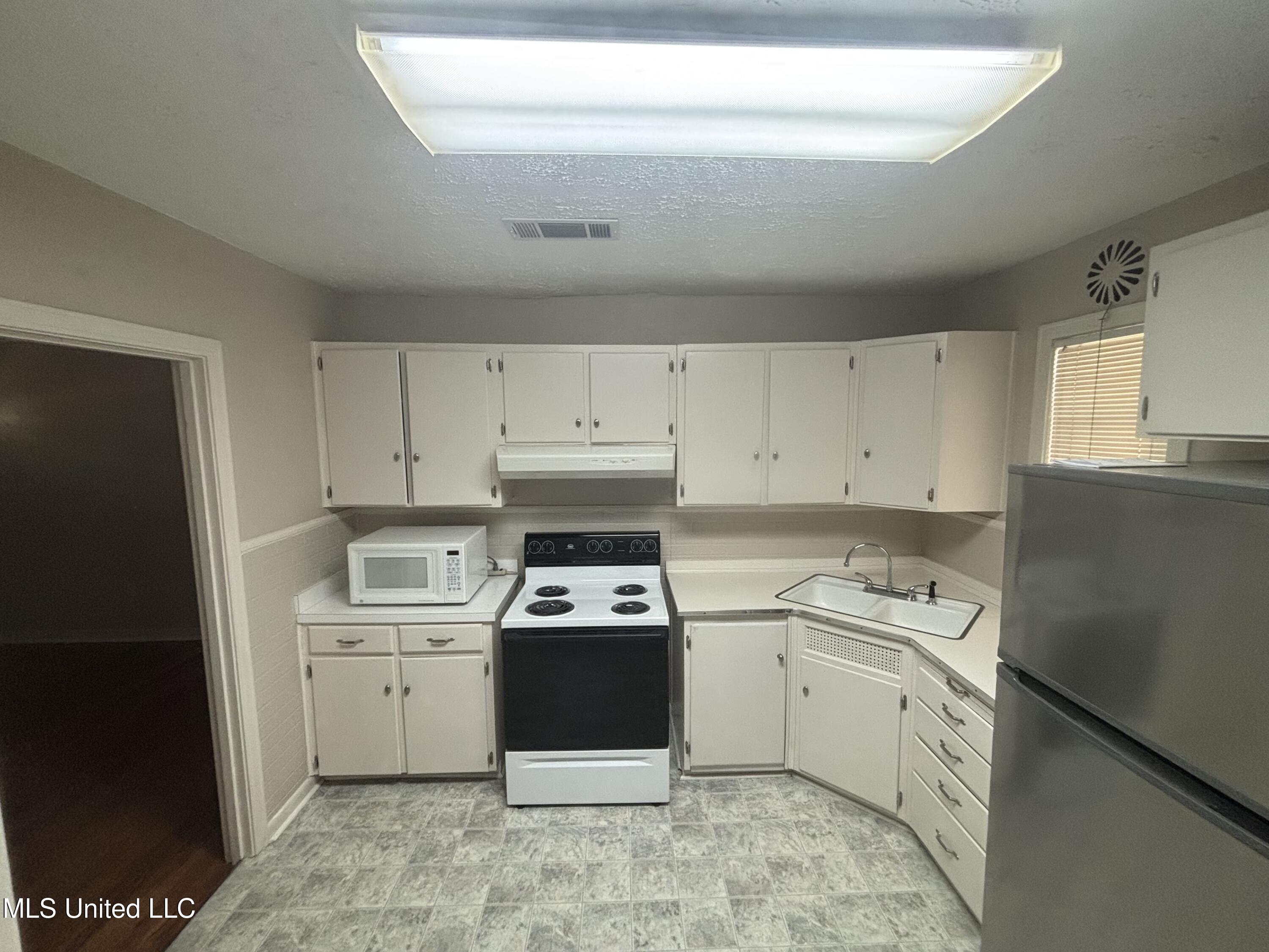 12 Maplewood Lane Property Photo 9