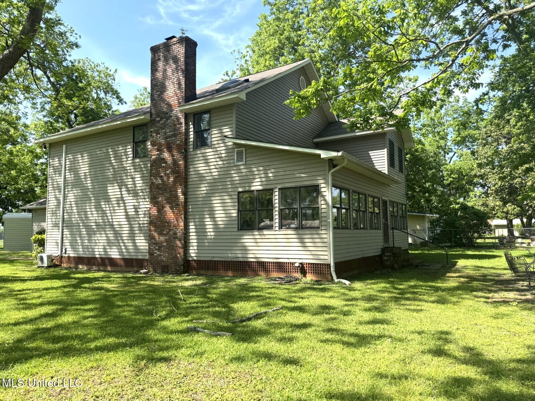 5367 Highway 568 Property Photo 4