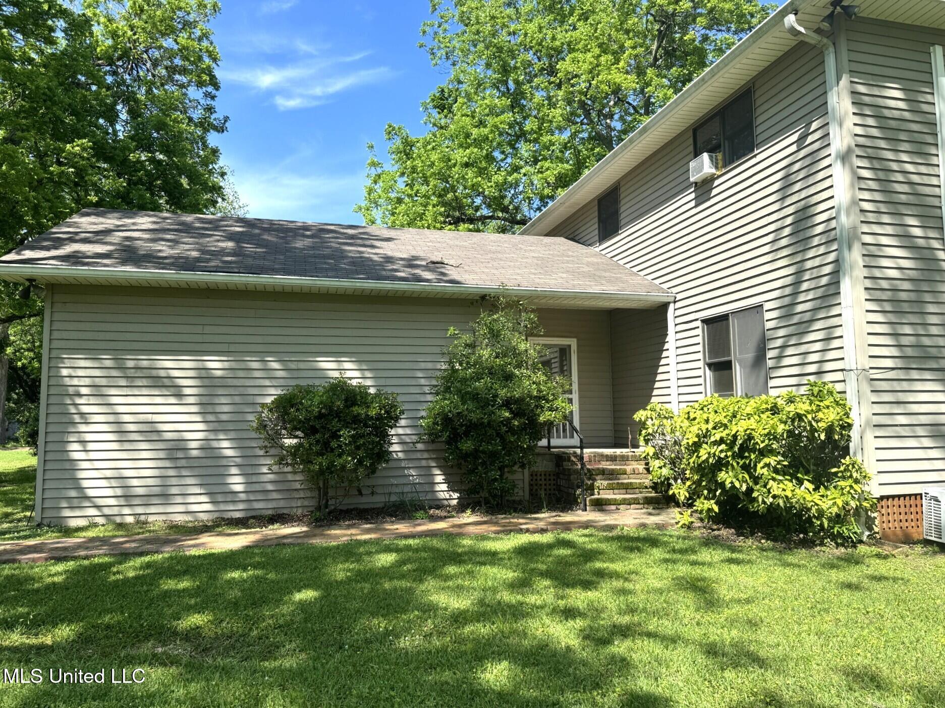 5367 Highway 568 Property Photo 6