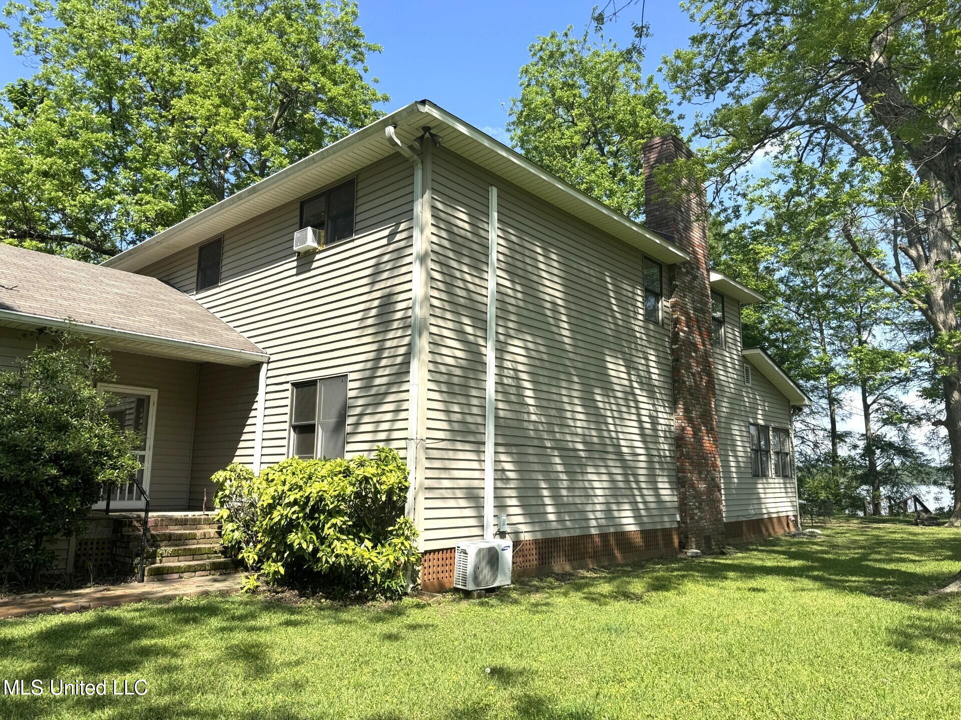 5367 Highway 568 Property Photo 7