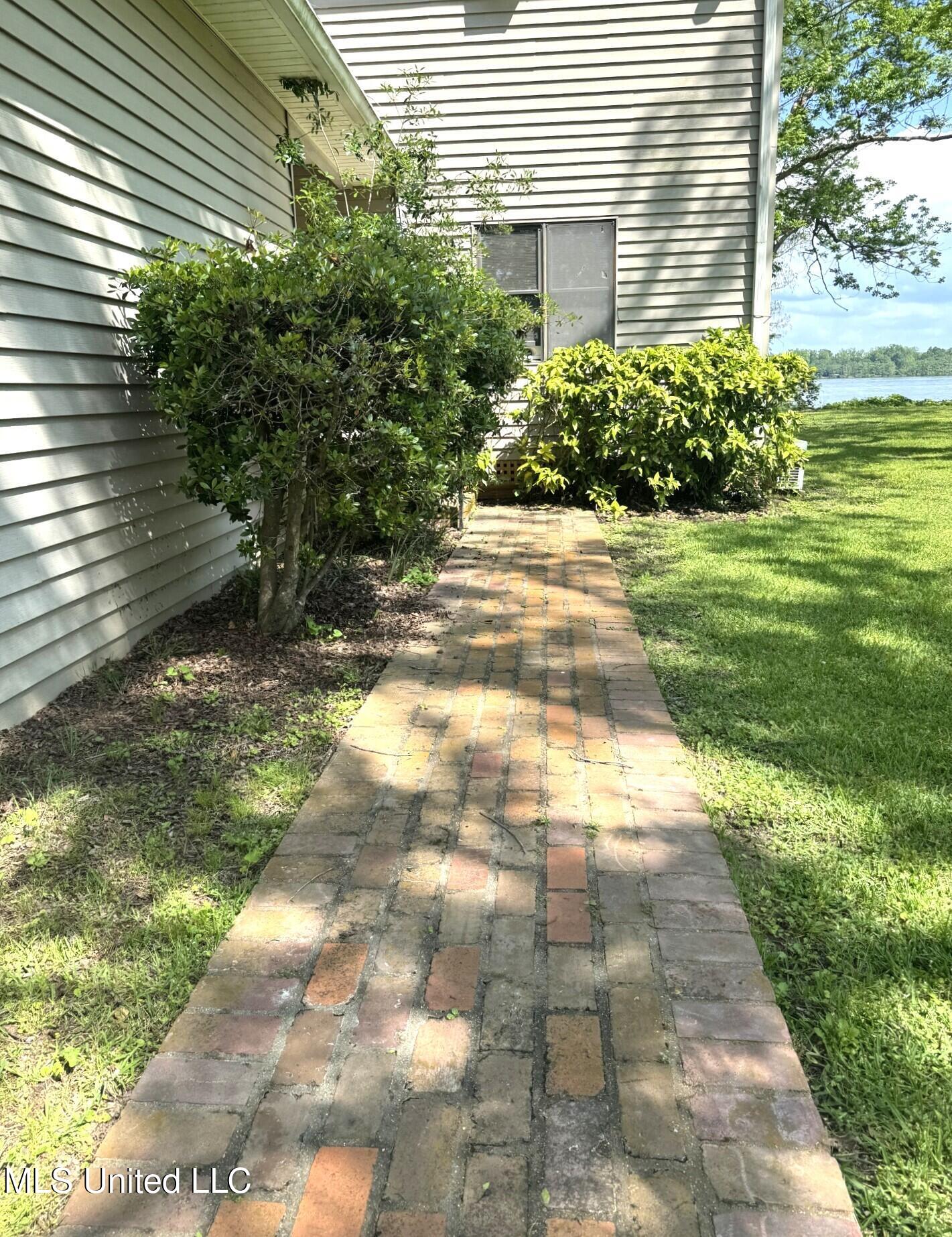 5367 Highway 568 Property Photo 9